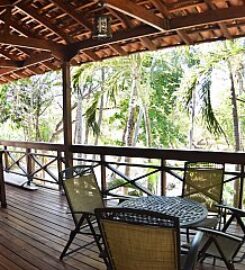 Casa Aura’s: Beachfront Premium Hostel / B&B
