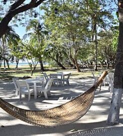 Casa Aura’s: Beachfront Premium Hostel / B&B