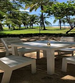 Casa Aura’s: Beachfront Premium Hostel / B&B