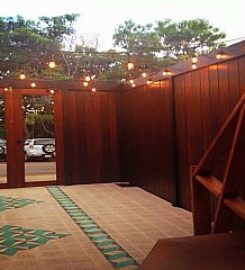 Casa Aura’s: Beachfront Premium Hostel / B&B